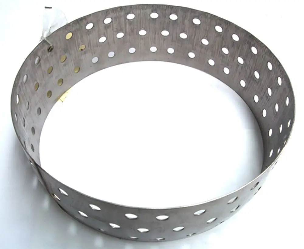 Lochring aus Metall mit zahlreichen Löchern, geeignet für Heizungsanwendungen, möglicherweise für Daikin- oder ROTEX-Systeme.